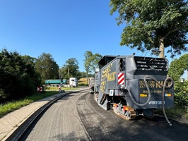 Asphaltfräsen der Fahrbahn mit unserer Wirtgen Fräse