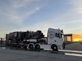 Schwertransport unserer Asphaltfräse