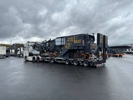 Schwertransport unserer Asphaltfräse durch MAXX Transport